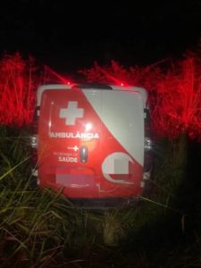 Acidente envolvendo ambulância deixa 15 feridos