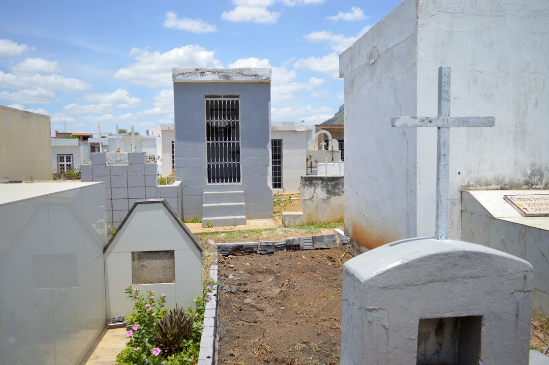 Família passa por constrangimento durante sepultamento em ST
