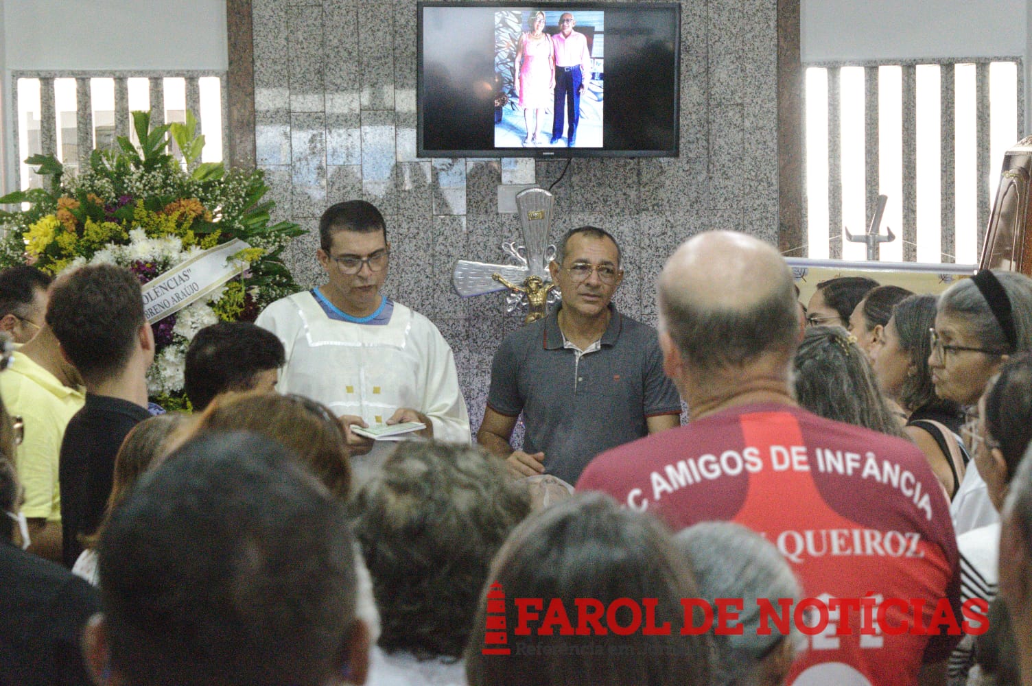 Lágrimas marcam último adeus ao professor Nestor