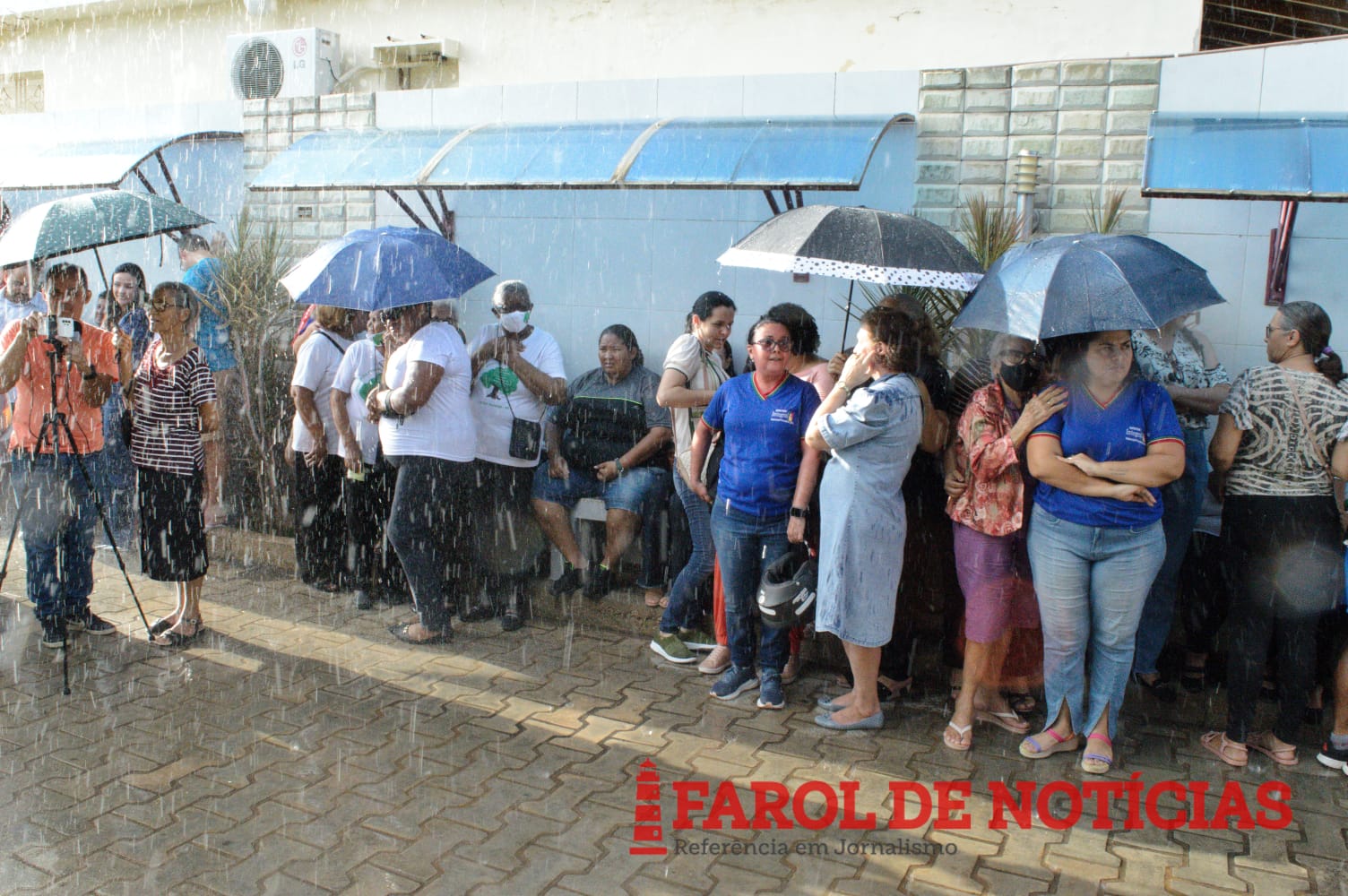 Lágrimas marcam último adeus ao professor Nestor