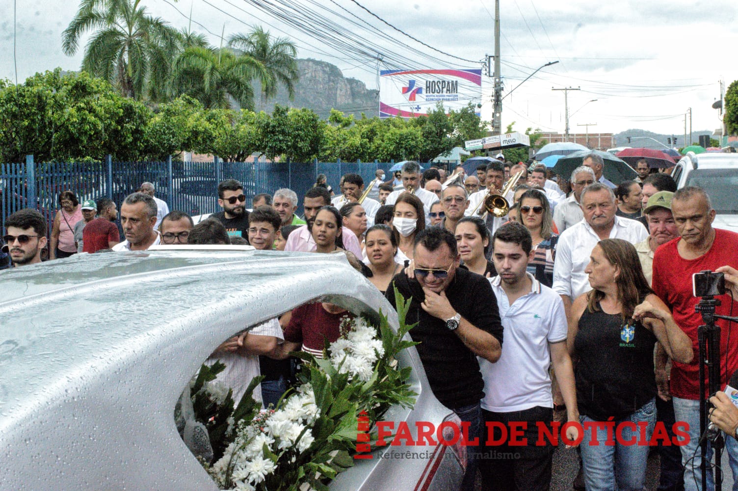 Lágrimas marcam último adeus ao professor Nestor