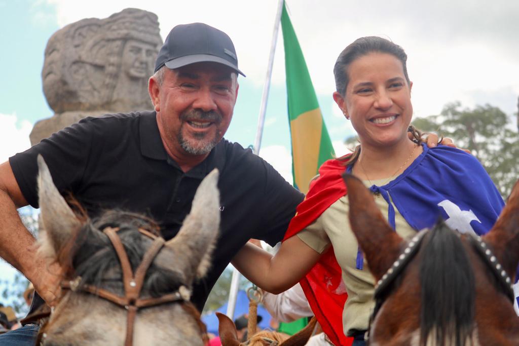 Romonilson comemora visita de Raquel Lyra