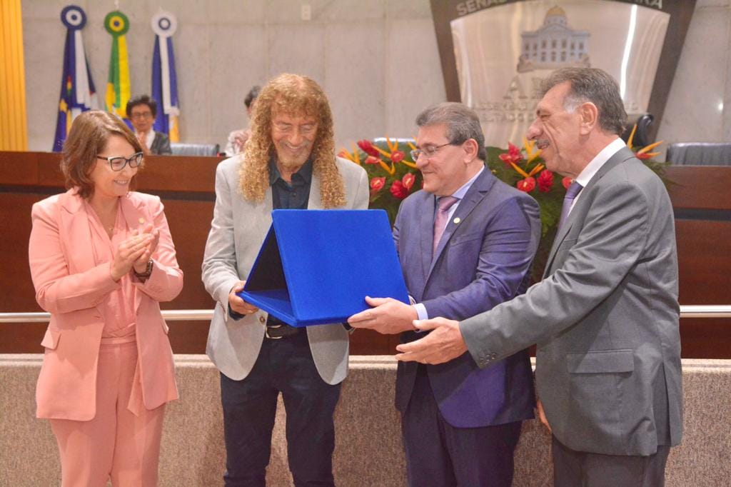 Homenagem a Assisão na Alepe coloca deputados para dançar