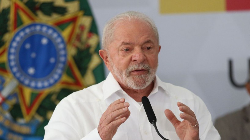 "Que nunca mais esse país tenha alguém tão antidemocrático", diz Lula