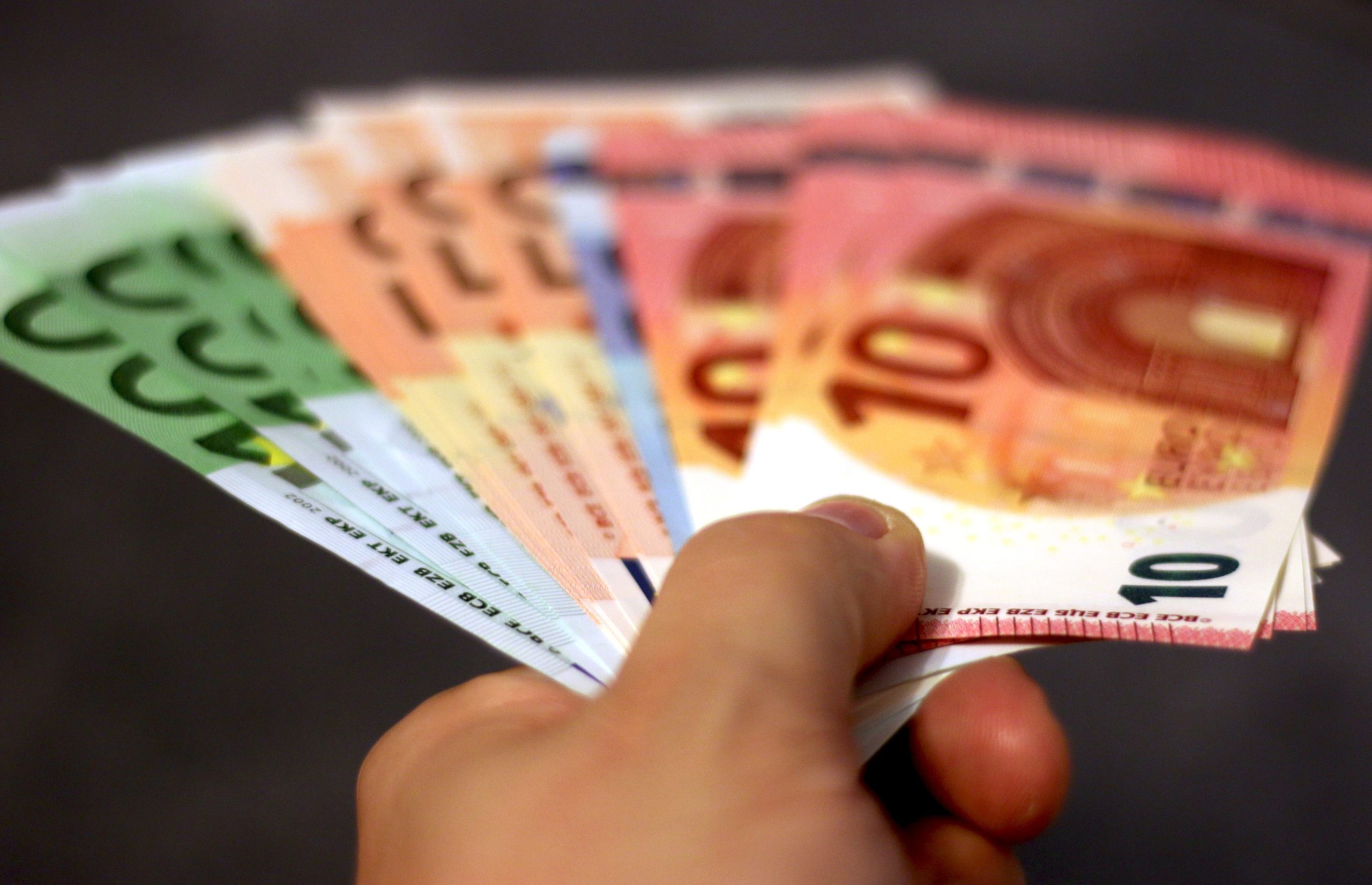 Maior que do Brasil? Veja salário mínimo de Portugal em 2023
