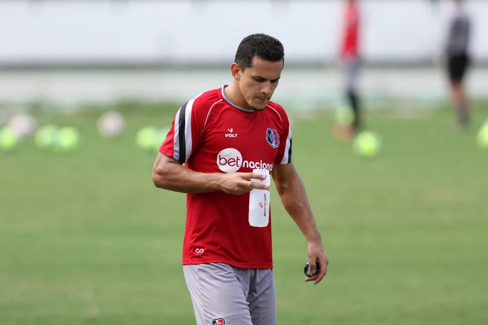 Daniel Pereira sofre nova lesão e continua sem retorno ao Santa Cruz