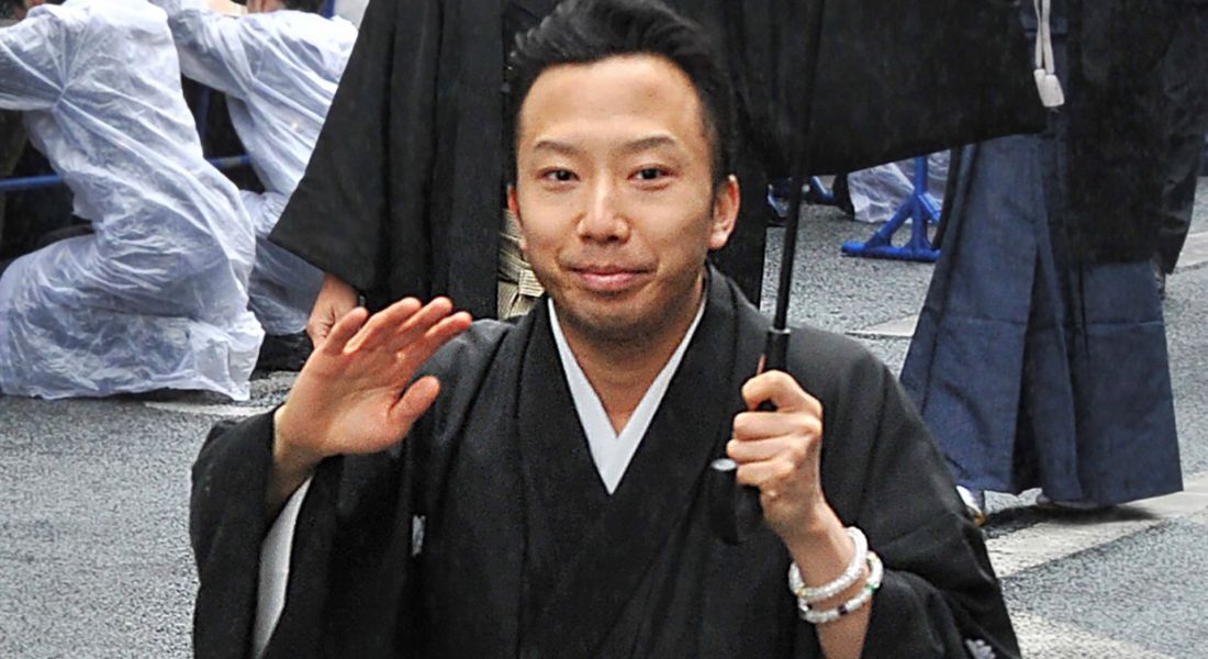 Famoso ator japonês de "kabuki' é detido por suicídio da mãe