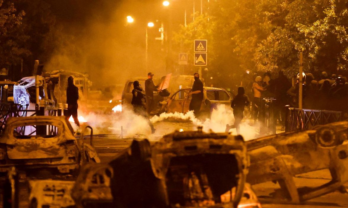 França tem 3ª noite de protestos após morte de jovem por policial