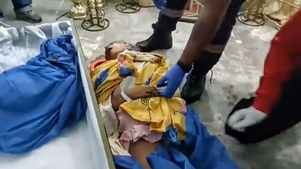Vídeo: Mulher de 76 anos “ressuscita” dentro do caixão durante velório