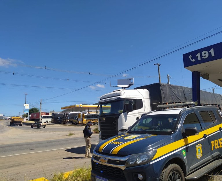 PRF apreende madeira irregular durante operação