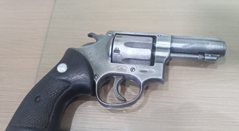 Vistoria descobre 'farra' de armas e drogas em PE