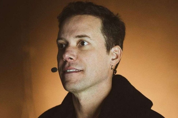 Travesti expõe relações com André Valadão; pastor aciona a Justiça
