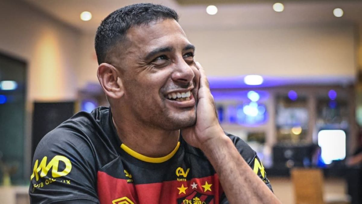 Diego Souza agradece recepção no aeroporto e coloca acesso à Série A como meta em sua volta ao Sport