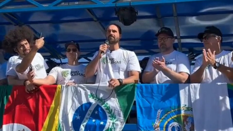 Eduardo Bolsonaro compara professor a traficante de drogas