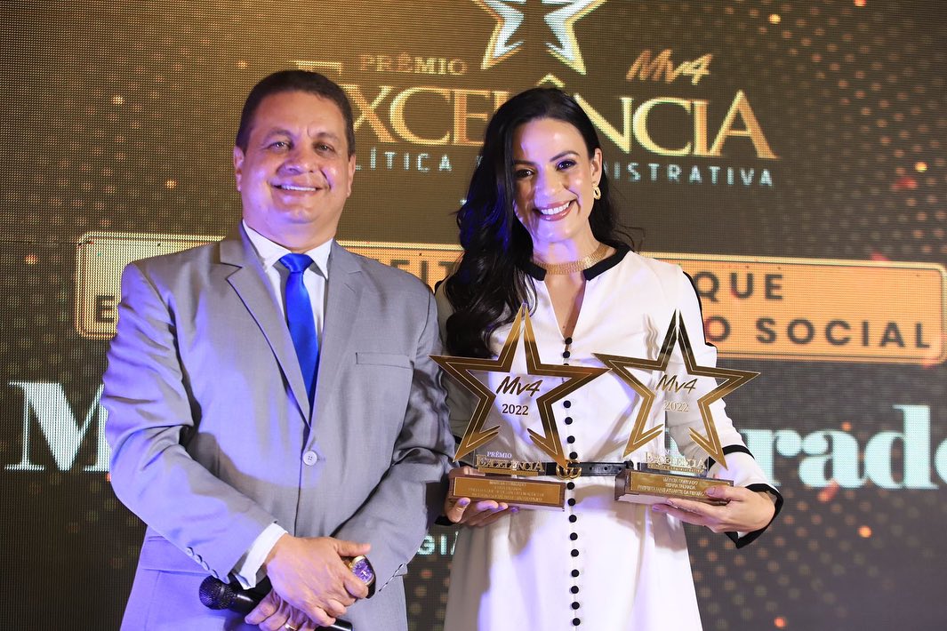 Márcia recebe prêmio de melhor prefeita do Pajeú
