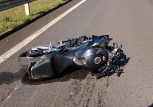 Motociclista é preso em ST após quase colidir com viatura