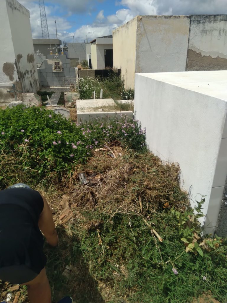 Cemitério de ST sofre com excesso de lixo