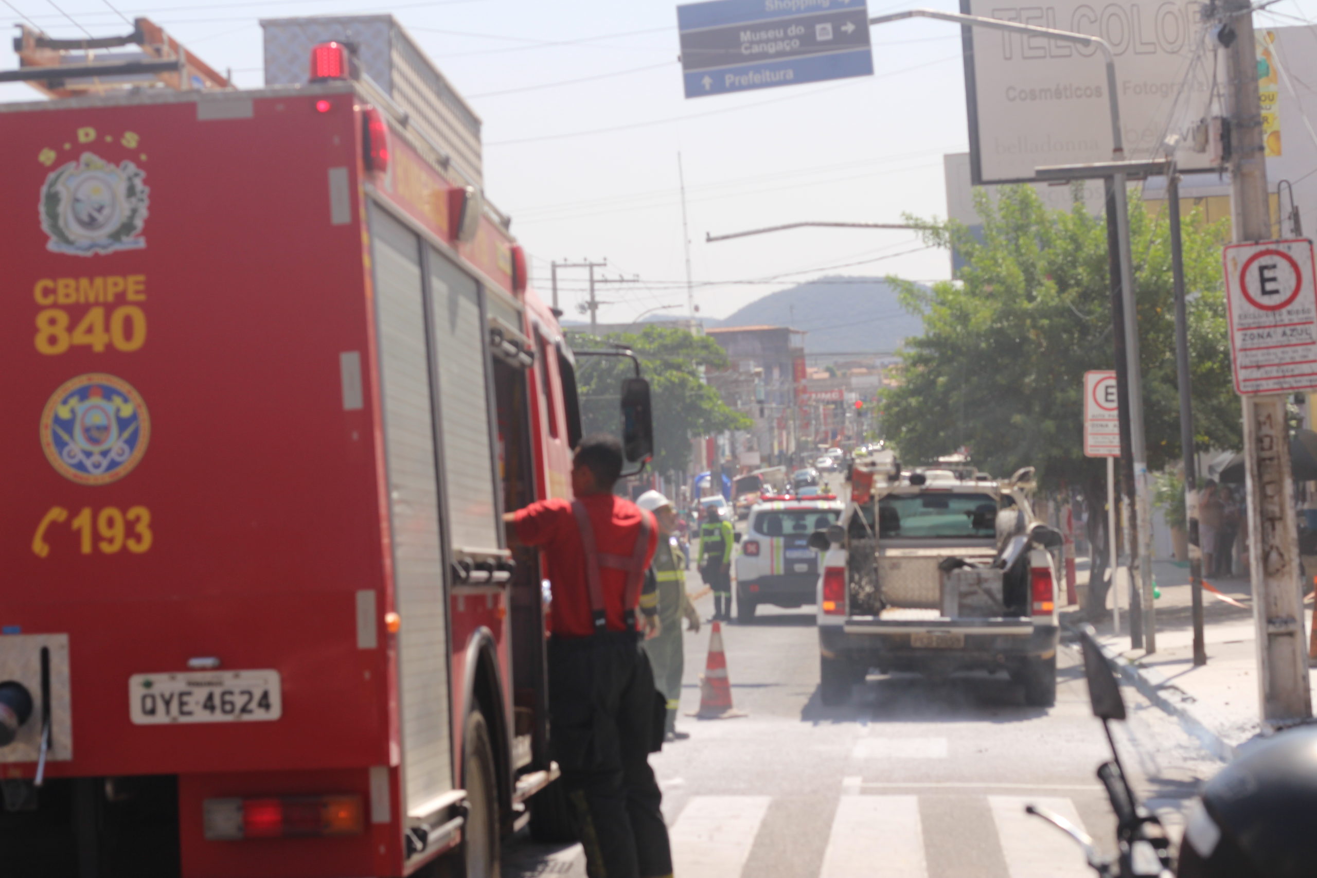 Fiação pega fogo e explode na Enock Ignácio em ST