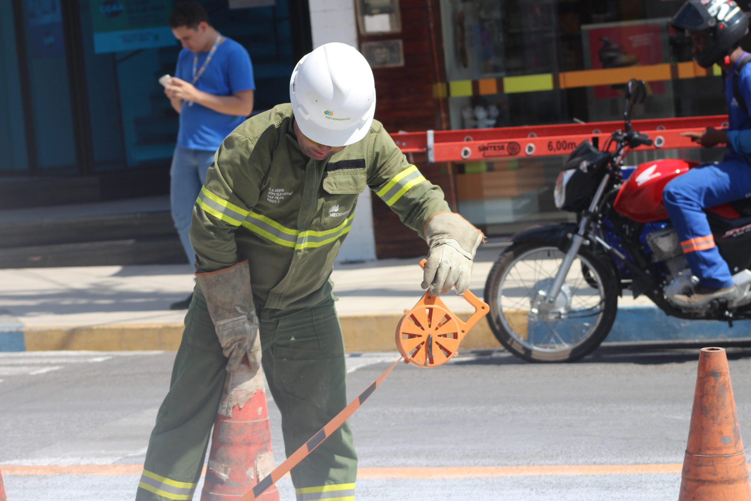 Fiação pega fogo e explode na Enock Ignácio em ST