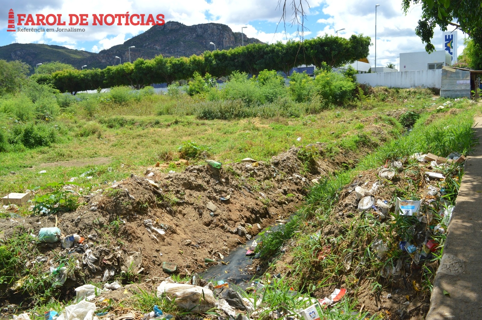 'Canal do Lixo' é sinal que algo está errado em Serra Talhada