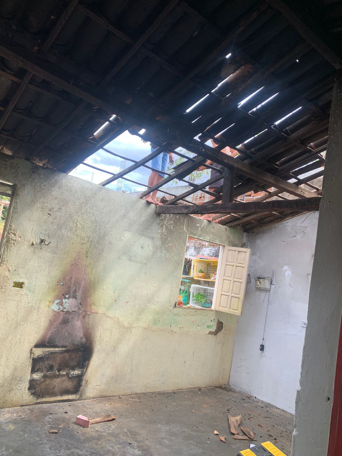 Serra-talhadense perde quase tudo em incêndio e pede ajuda
