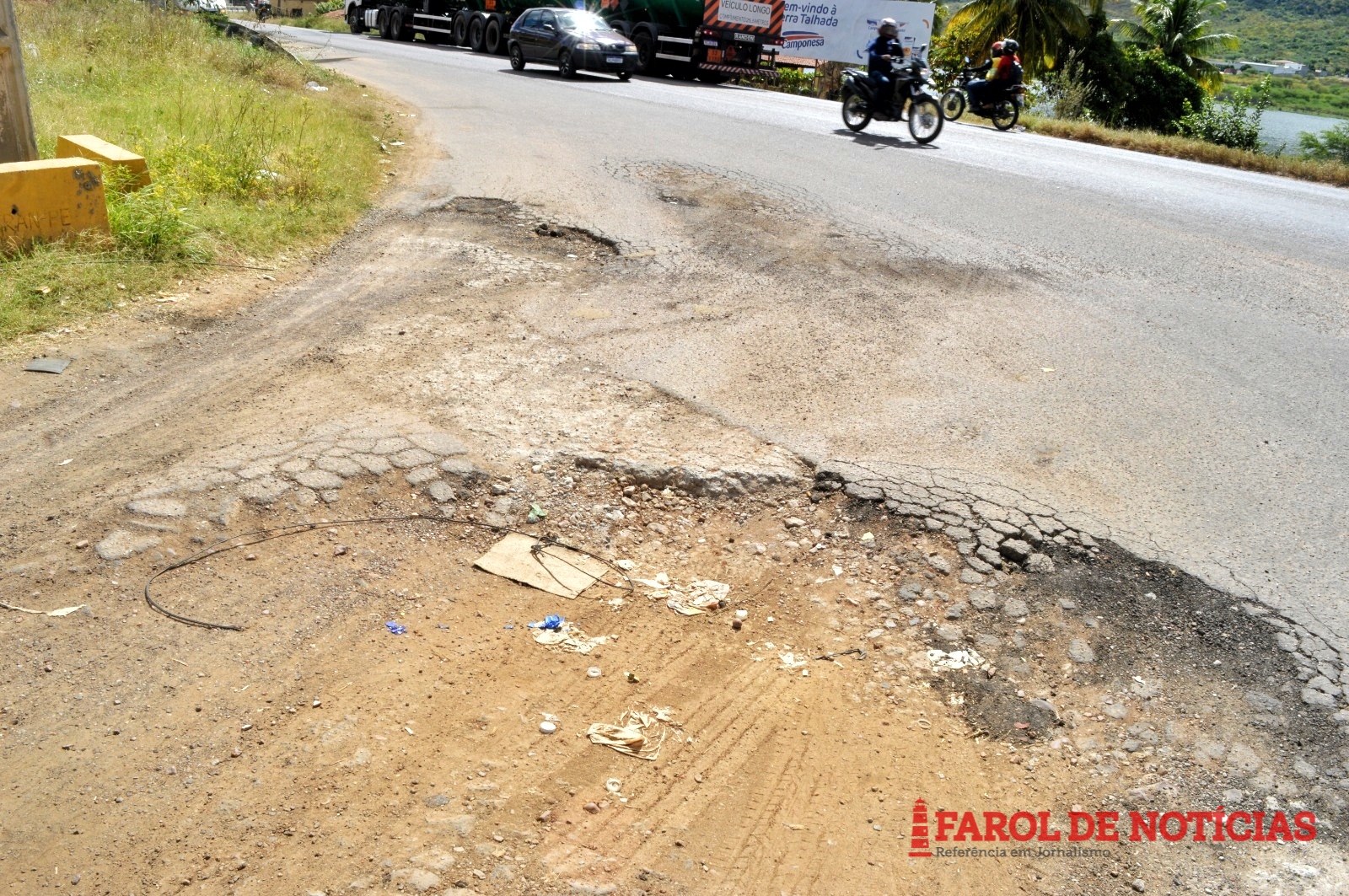 Cheia de buracos, motoristas seguem com dificuldade em ST