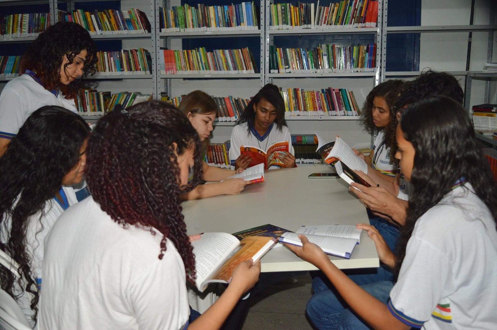 Paixão pelos livros muda a vida de estudantes em Serra Talhada
