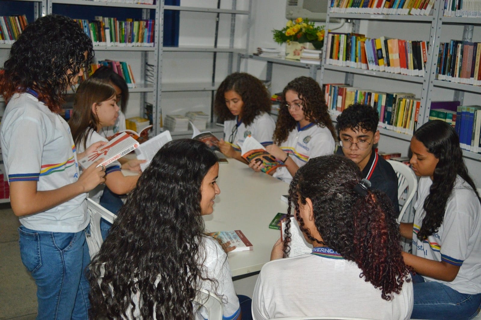 Paixão pelos livros muda a vida de estudantes em Serra Talhada