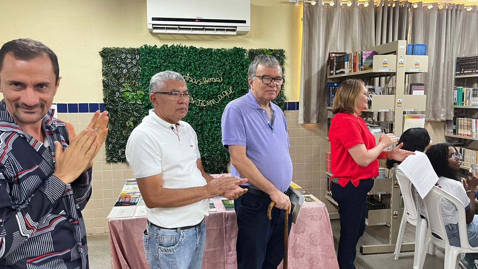 Escola de ST estimula produção literária de jovens escritores