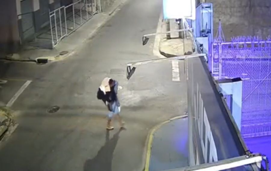 Mulher é estuprada após ser deixada por motorista de aplicativo desacordada na rua