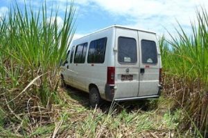 Assaltantes armados fazem arrastão em van de turistas de ST