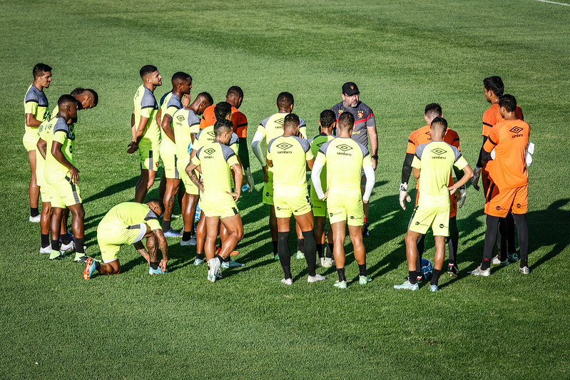 Sport visita o Avaí na Ressacada