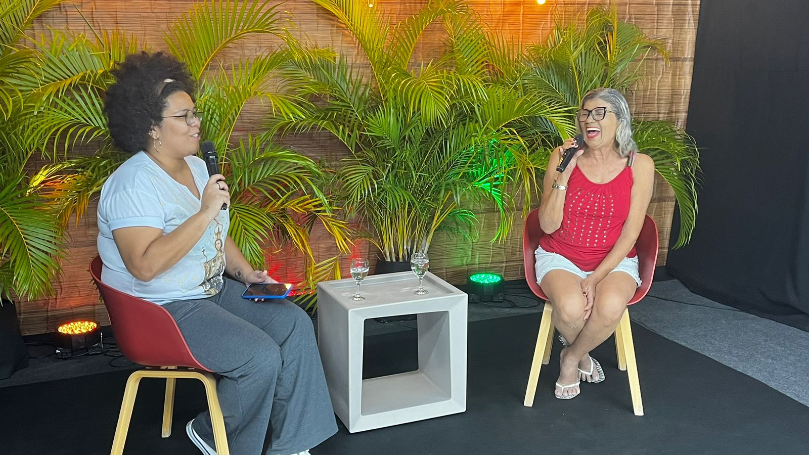 Homenagem a Assisão, Márcia na igreja e povo vibrando em ST