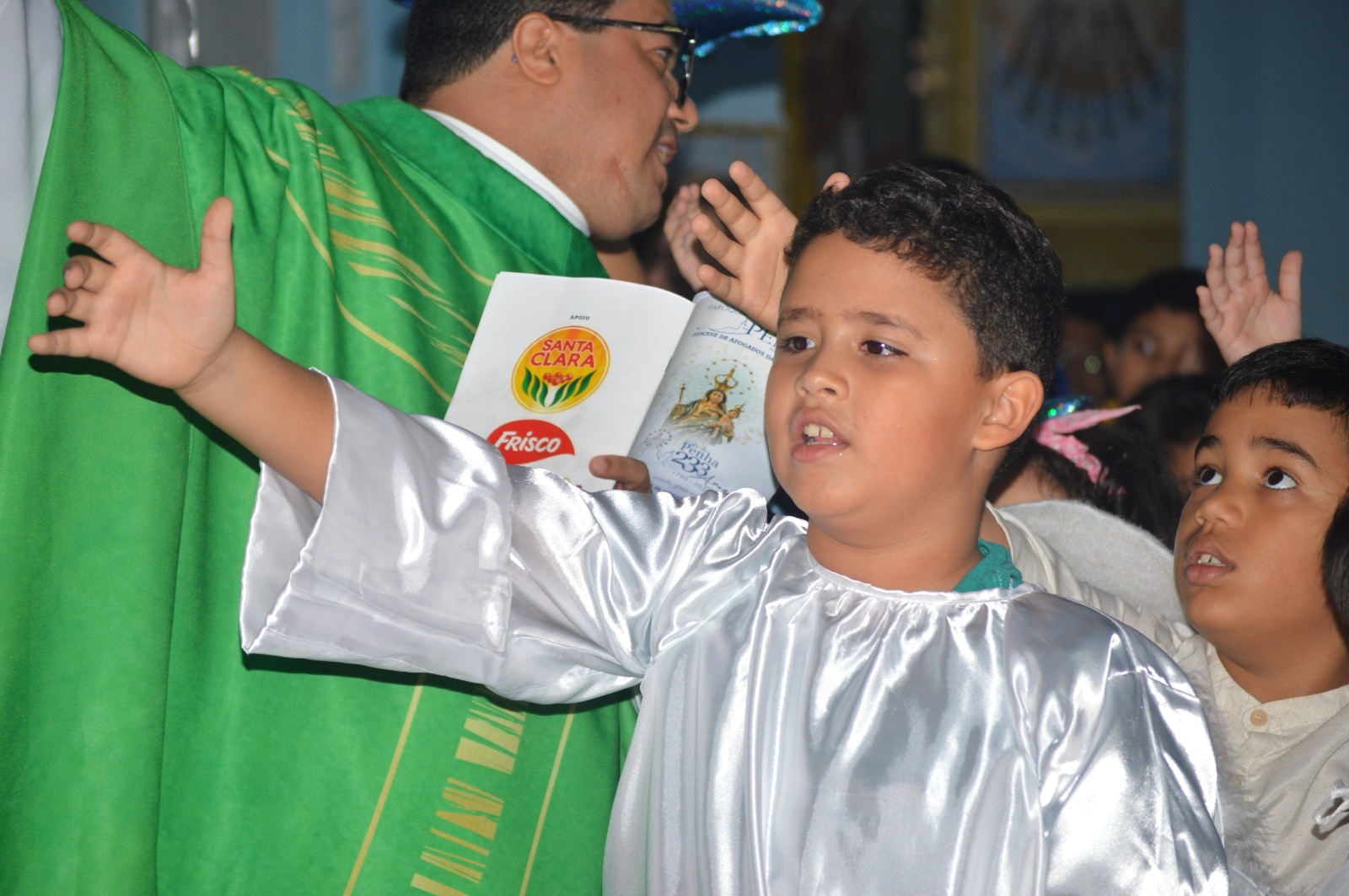 Noite das crianças emocionou fiéis em ST