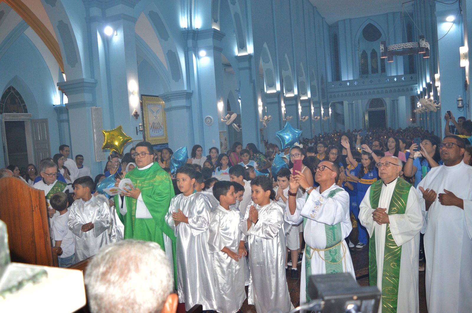 Noite das crianças emocionou fiéis em ST