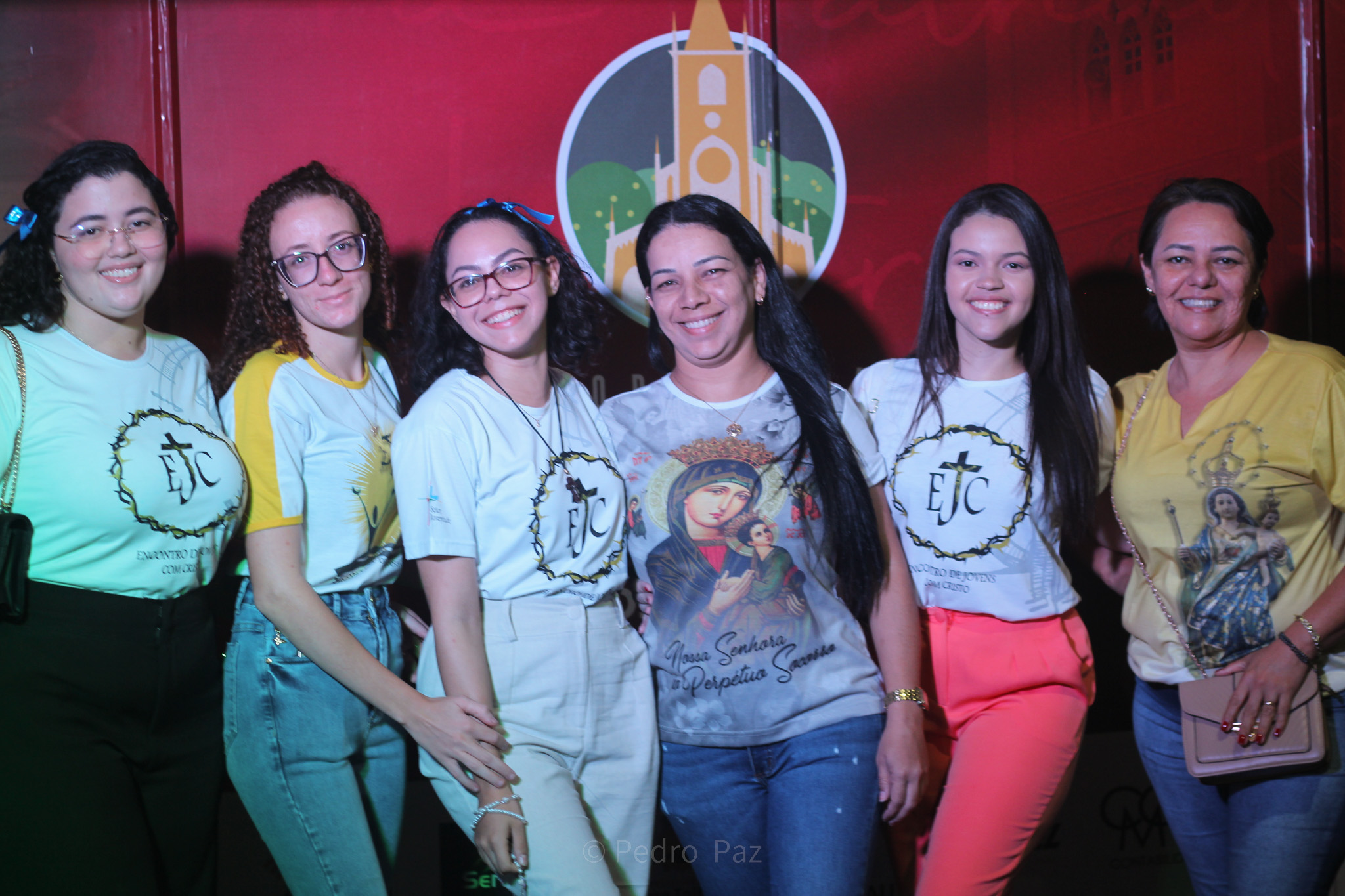 Badalação no espaço Farol, missa e show de fé