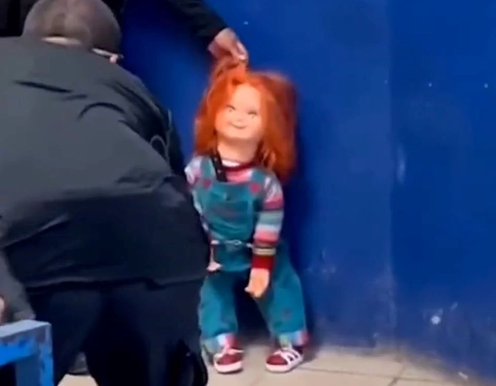 Boneco Chucky é preso por “ameaçar” pessoas com uma faca