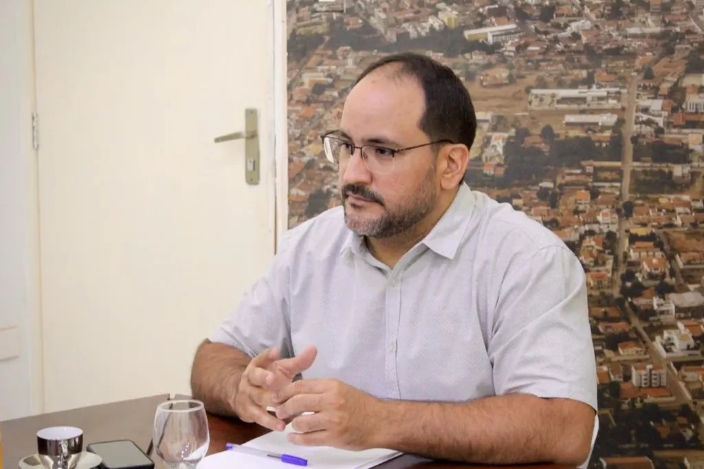 Márcio escuta comerciantes após polêmica em ST