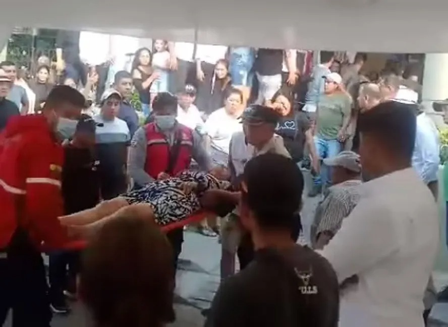 Homens invadem velório e matam duas pessoas no Equador; veja vídeo