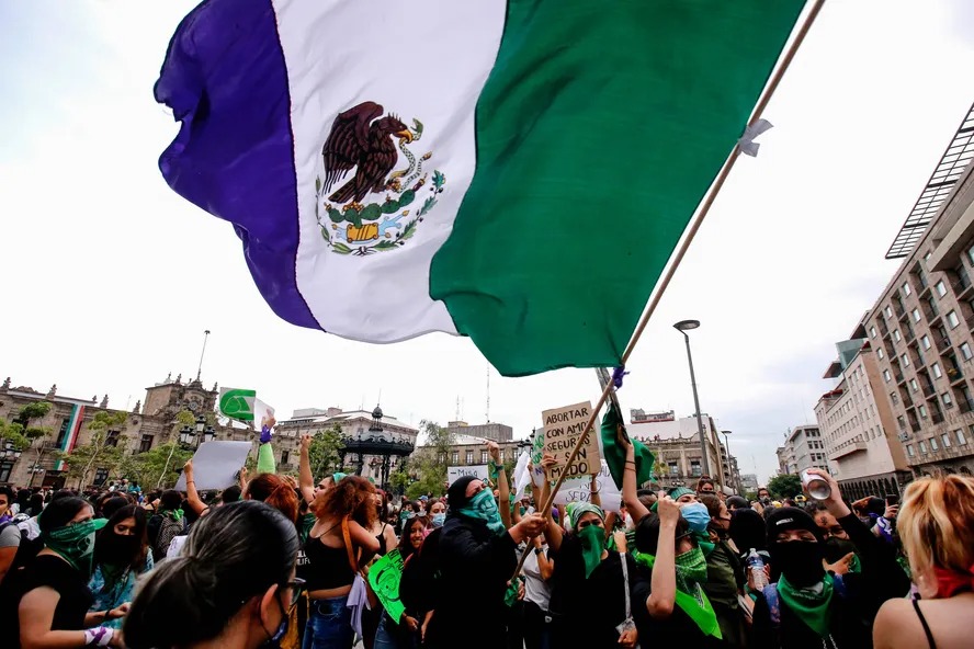 Mulheres dos EUA cruzam a fronteira para o México em busca de procedimentos de aborto