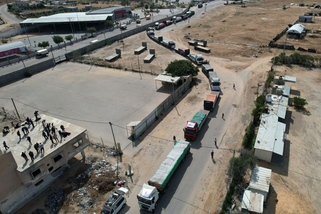 Ajuda humanitária começa a entrar na Faixa de Gaza