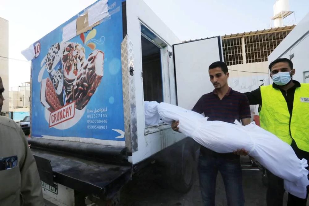 Corpos de palestinos em Gaza são armazenados em caminhões de sorvete