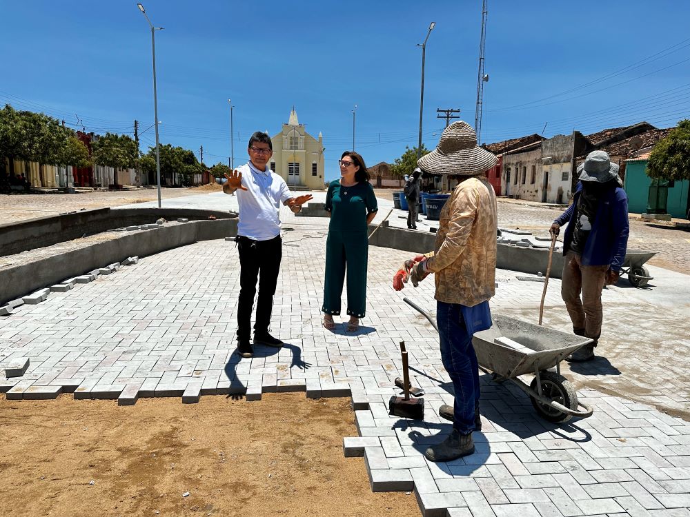 Prefeito Mário Flor visita obras