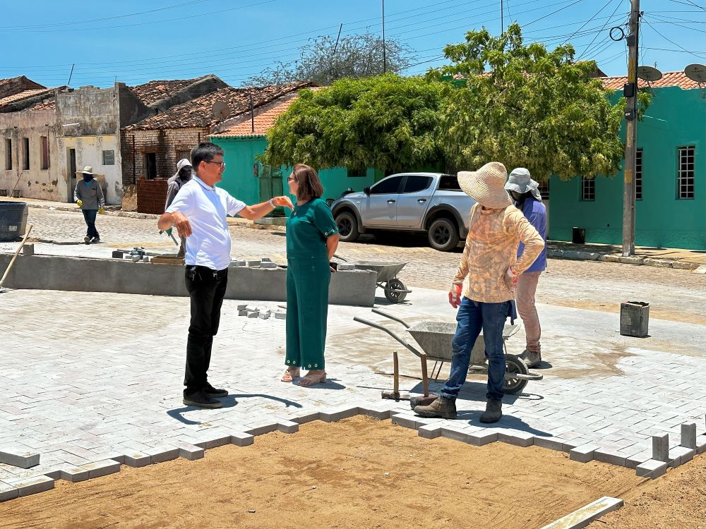 Prefeito Mário Flor visita obras