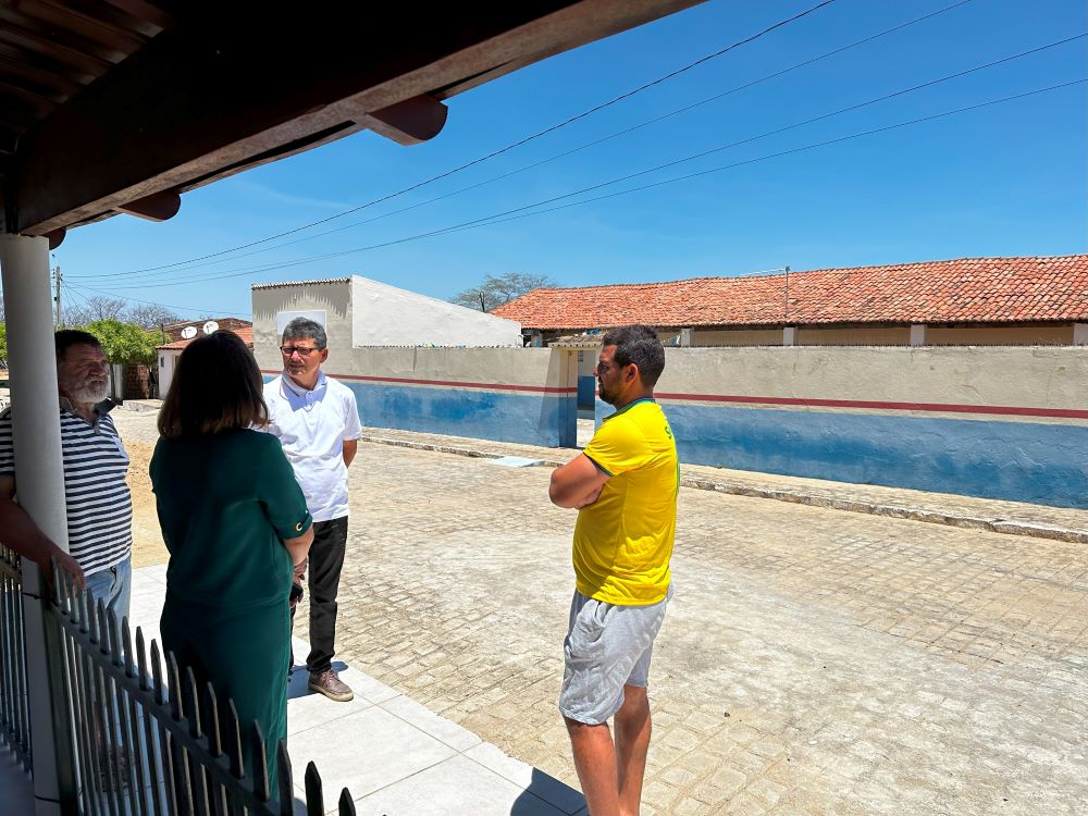 Prefeito Mário Flor visita obras