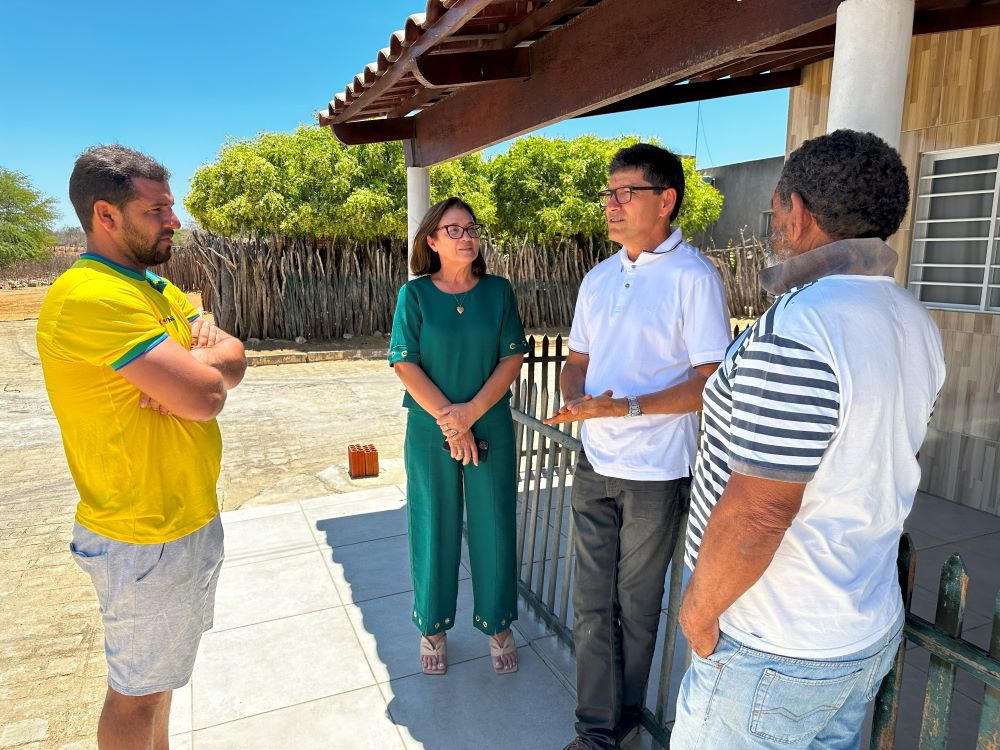 Prefeito Mário Flor visita obras