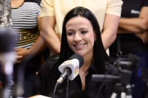 Márcia apresenta projeto de doação de terreno para associação em ST