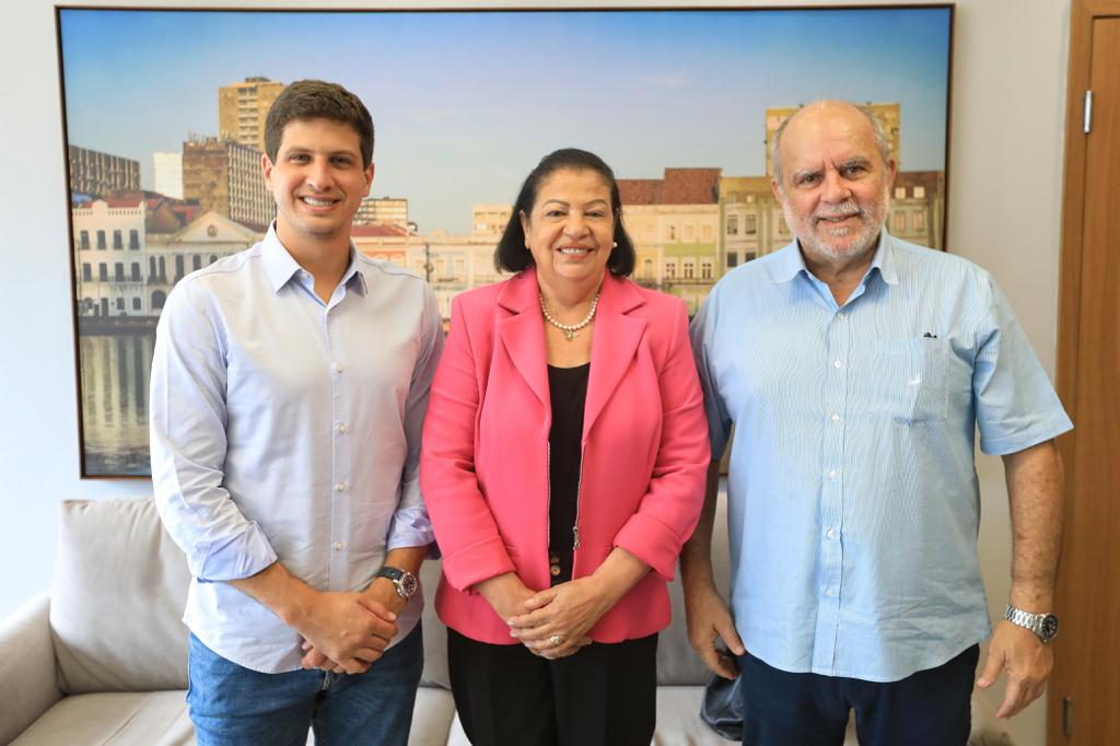 Madalena tem encontro com prefeito João Campos