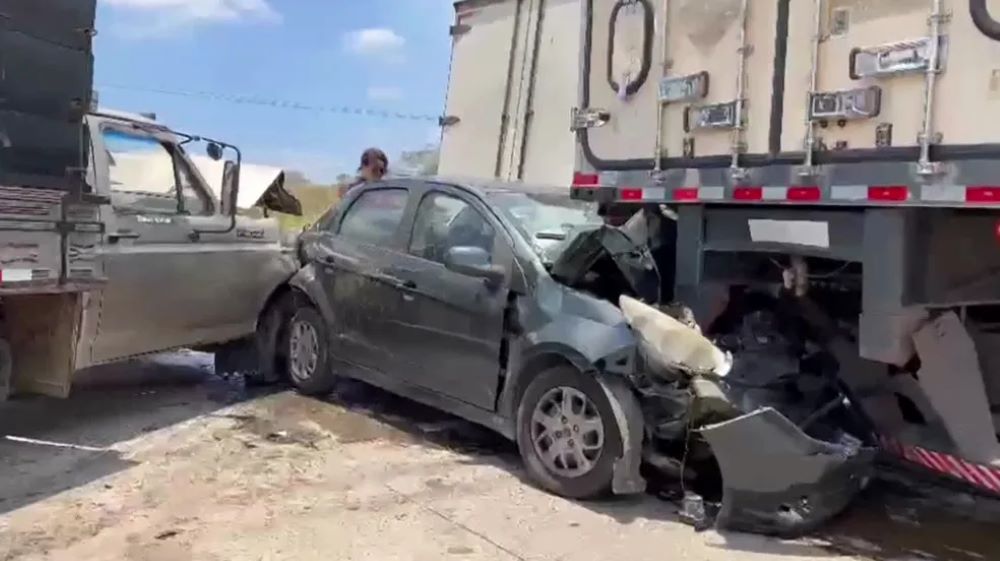 Acidente com 13 veículos na BR-232 deixa feridos