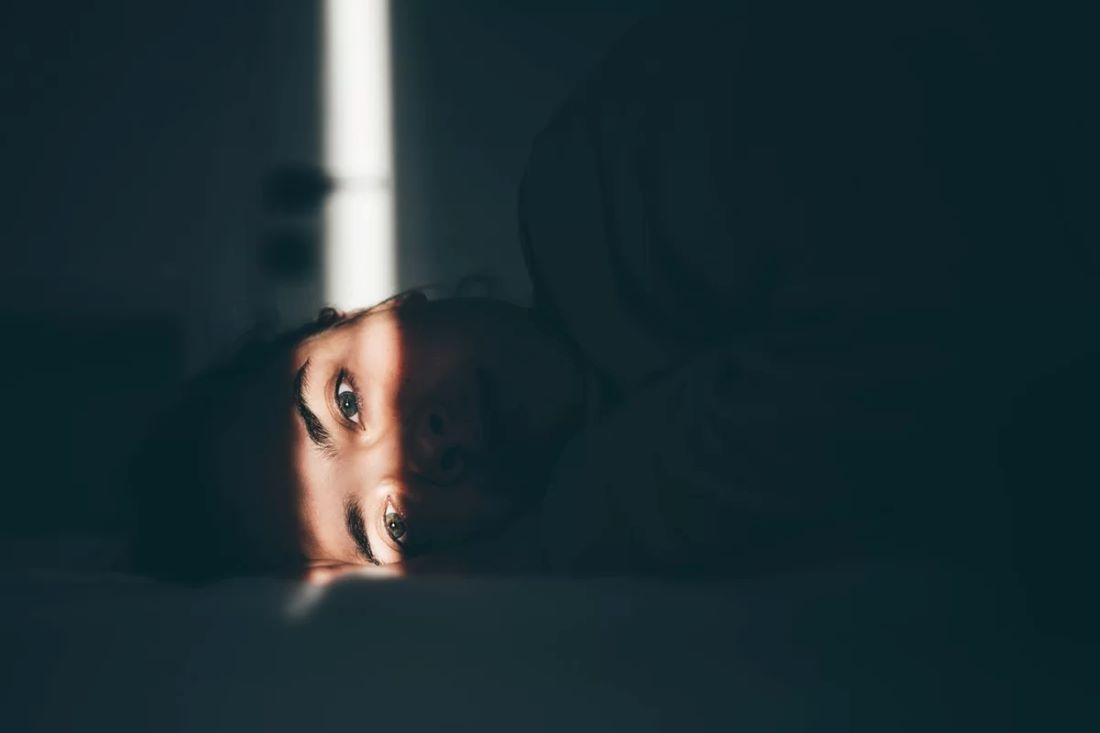 Dormir menos de 5 horas pode aumentar o risco de depressão